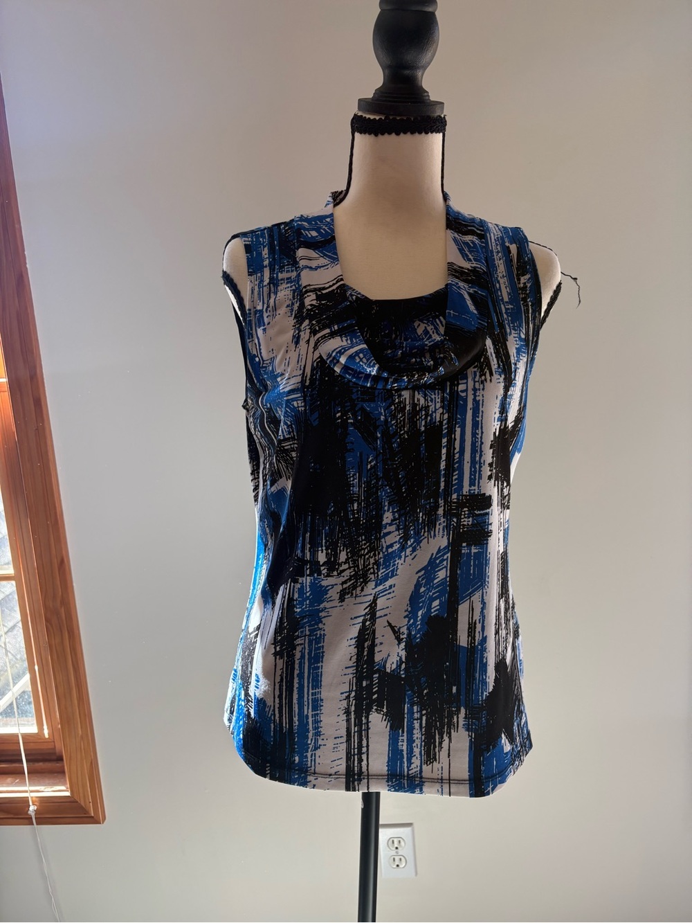 Ellen Tracy Blue, Black & White Abstract Print Sleeveless Camisole